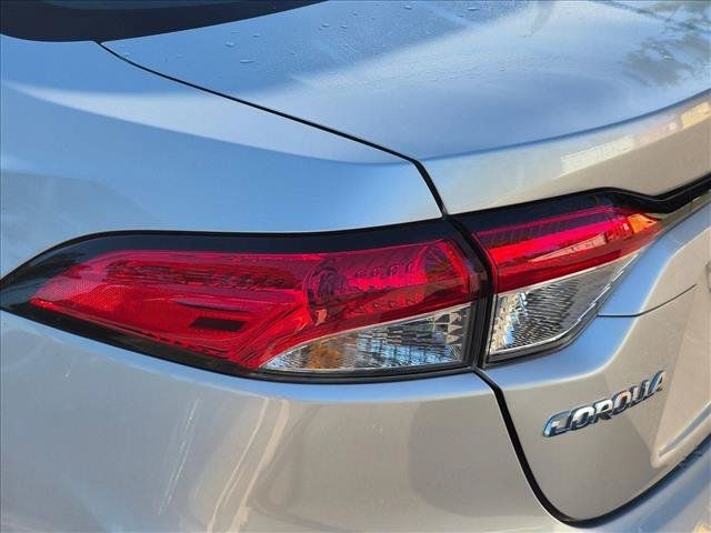 Used 2025 Toyota Corolla LE FWD image 14