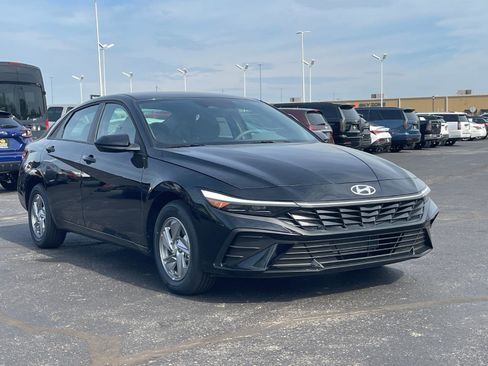 New 2026 Hyundai Elantra SE FWD image 1