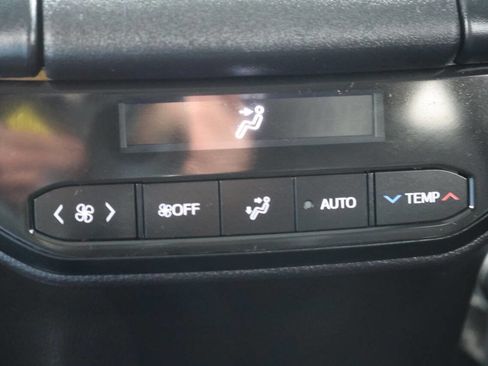 Used 2025 Toyota Highlander XLE image 23