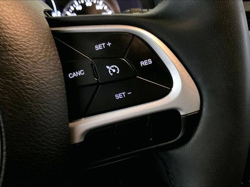 Used 2020 Jeep Renegade Latitude AWD/4WD image 23