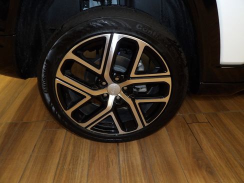 Used 2024 Jeep Compass Limited w/ Elite Group image 5