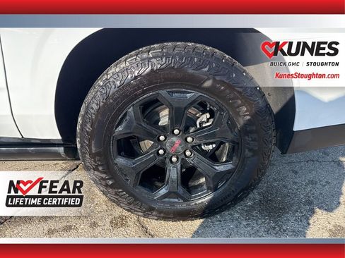 Used 2025 GMC Yukon XL AT4 Ultimate image 18