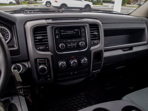 Used 2018 RAM 1500 Express AWD/4WD image 16