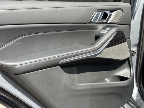 Used 2025 BMW X7 xDrive40i w/ M Sport Package image 12