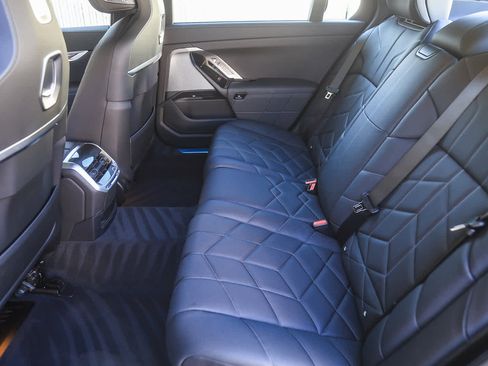 Used 2025 BMW i7 eDrive50 w/ M Sport Package image 15