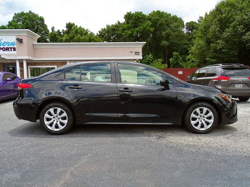 Used 2022 Toyota Corolla LE FWD image 11