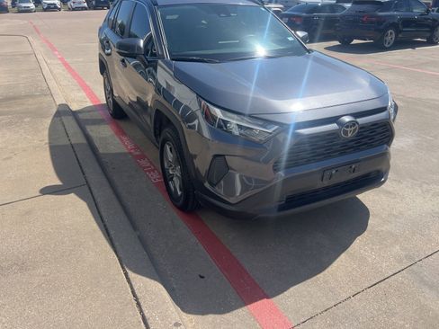 Used 2024 Toyota RAV4 XLE w/ Convenience Package FWD image 7