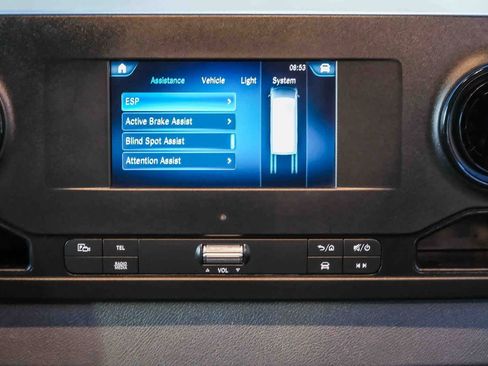 Used 2021 Mercedes-Benz Sprinter 2500 w/ Comfort Plus Package image 15