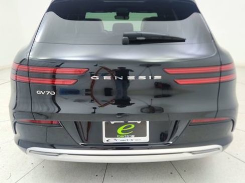 Used 2025 Genesis Electrified GV70 Advanced w/ Prestige Package image 12