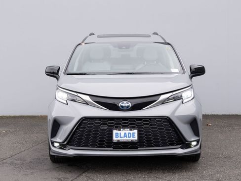 Used 2024 Toyota Sienna XSE image 29