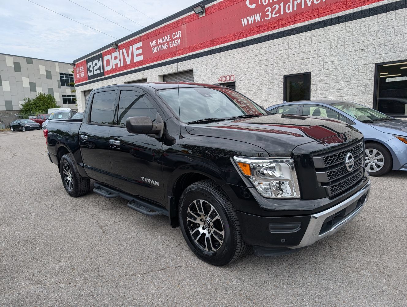 Used 2021 Nissan Titan SV w/ SV Convenience Package RWD image 1