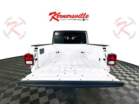 New 2025 Jeep Gladiator Sport image 15