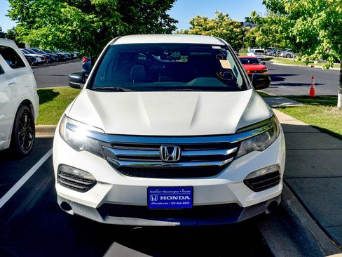 Used 2018 Honda Pilot LX image 3