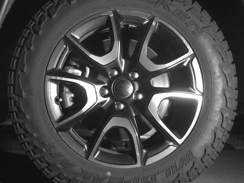 Used 2025 Jeep Compass Trailhawk image 12