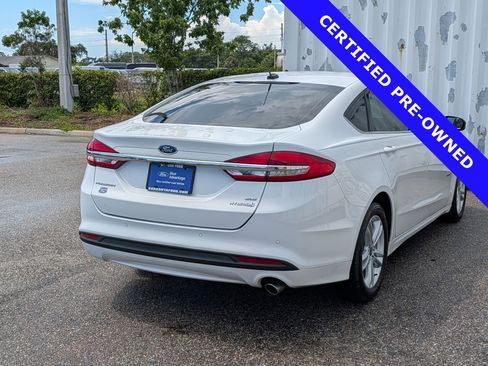 Certified 2018 Ford Fusion SE FWD image 4