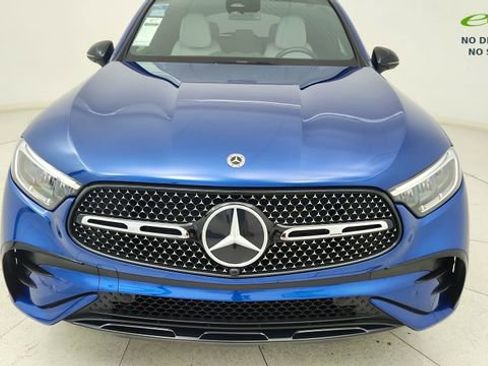 Used 2025 Mercedes-Benz GLC 350e 4MATIC w/ AMG Line image 9