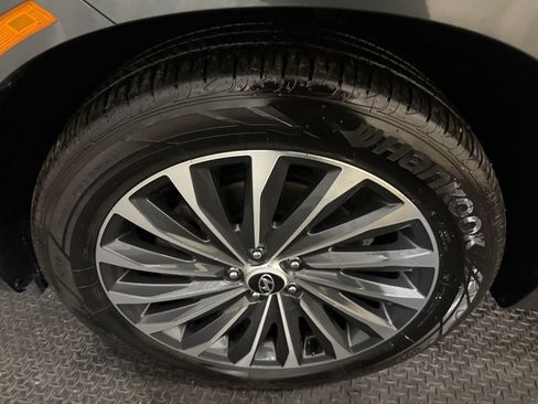 Used 2024 Hyundai Palisade Calligraphy image 18