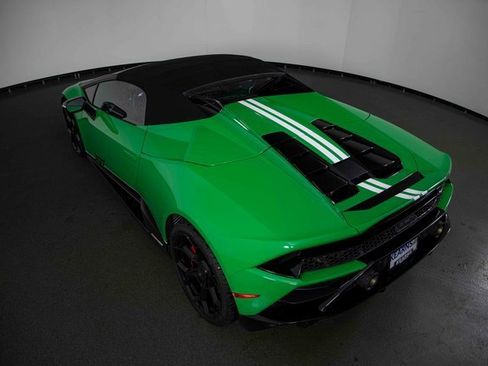 Used 2024 Lamborghini Huracan EVO image 32