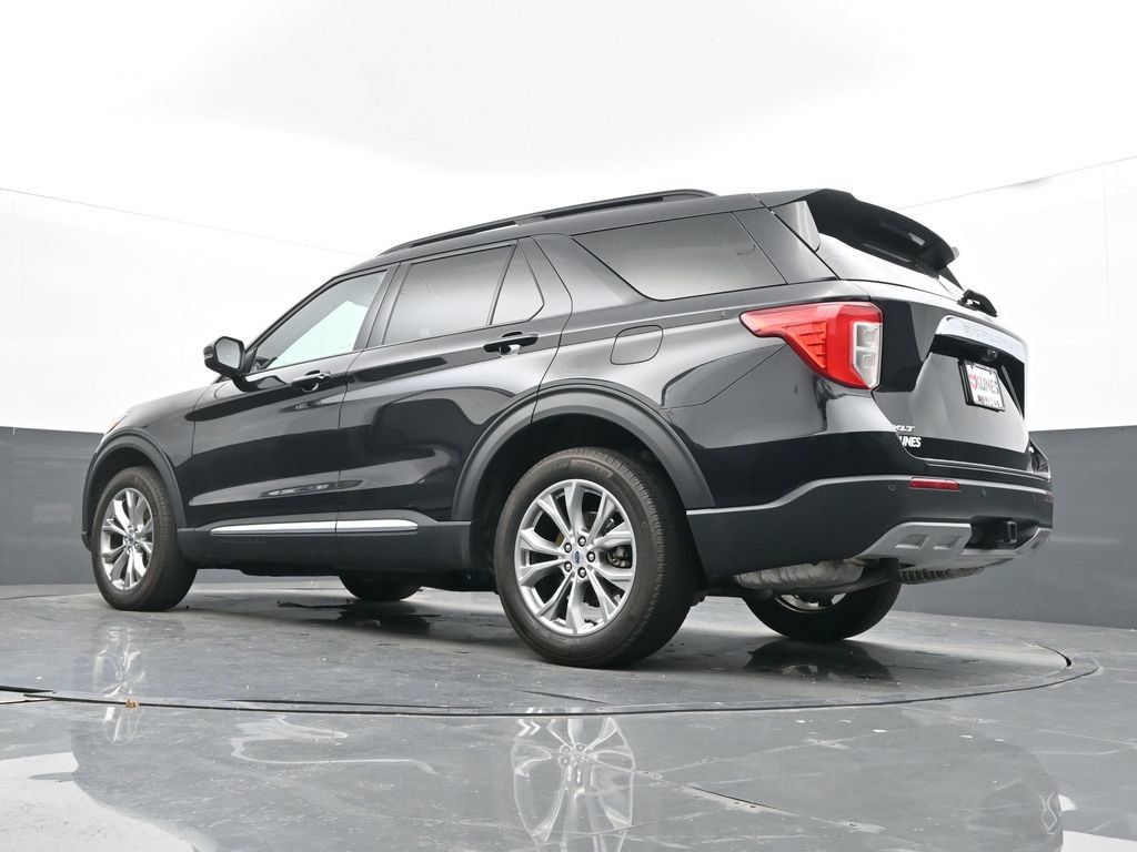Used 2024 Ford Explorer XLT w/ Equipment Group 202A AWD/4WD image 53