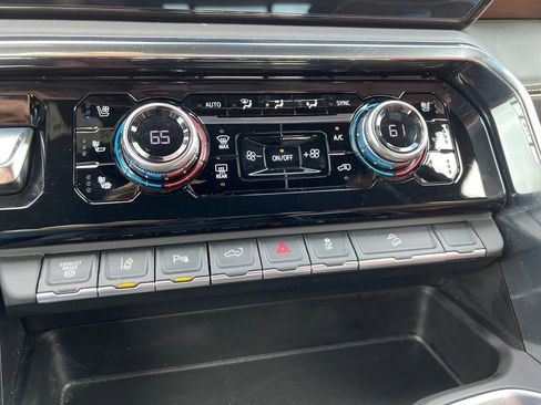 Used 2025 GMC Sierra 2500 Denali Ultimate image 28