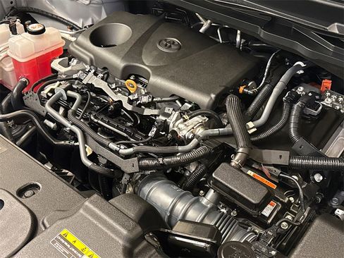 Used 2023 Toyota Sienna XSE image 7