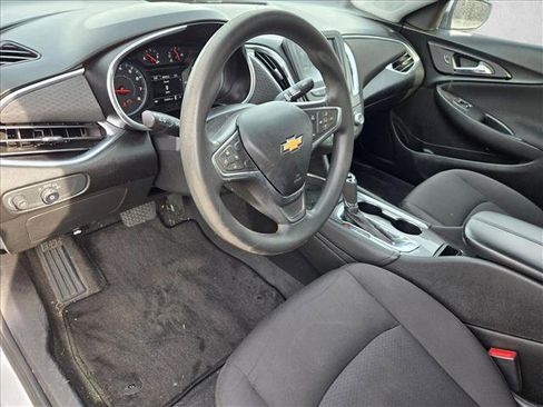 Used 2018 Chevrolet Malibu LT image 9