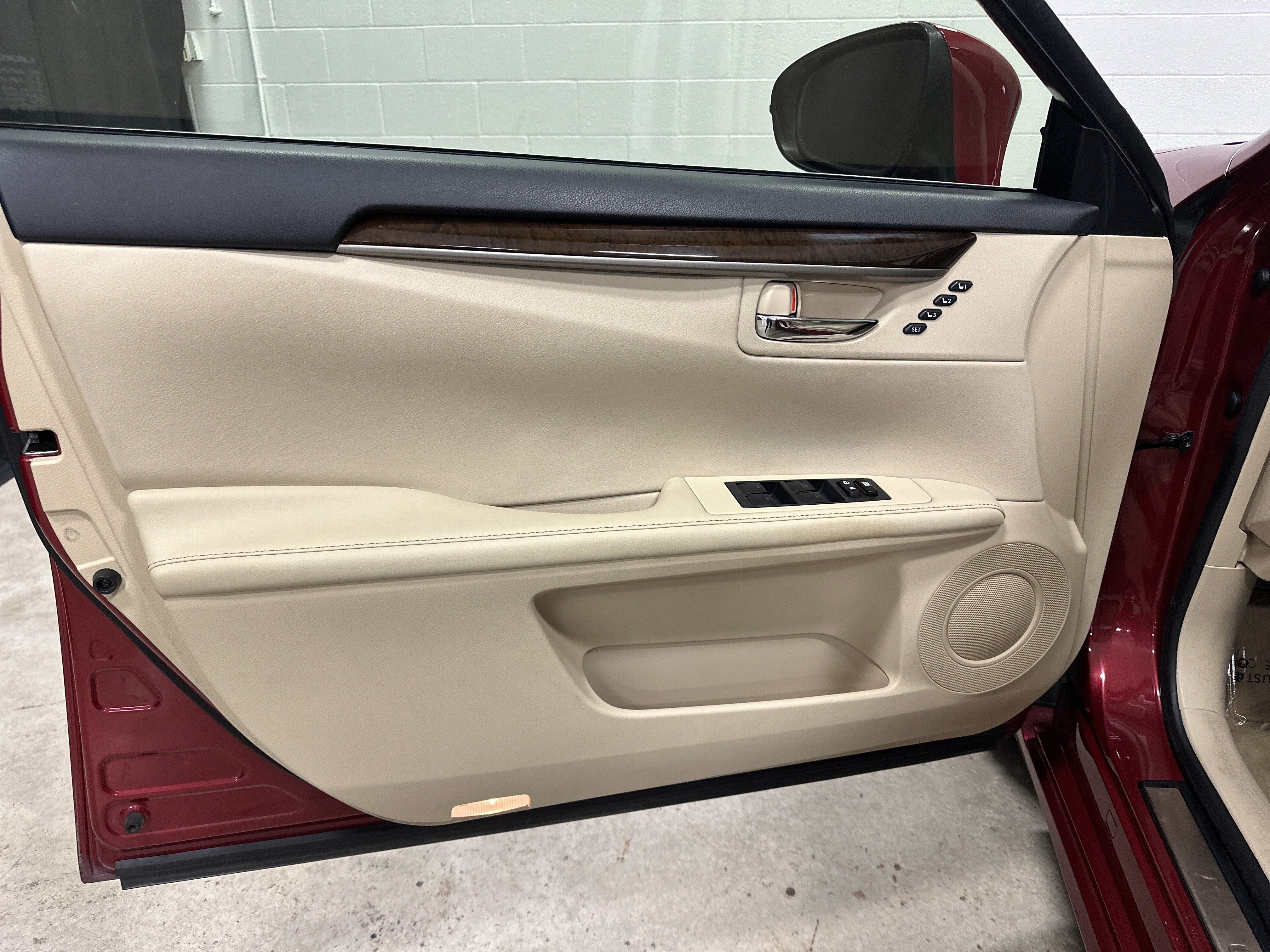 Used 2015 Lexus ES 350 w/ Premium Package FWD image 14