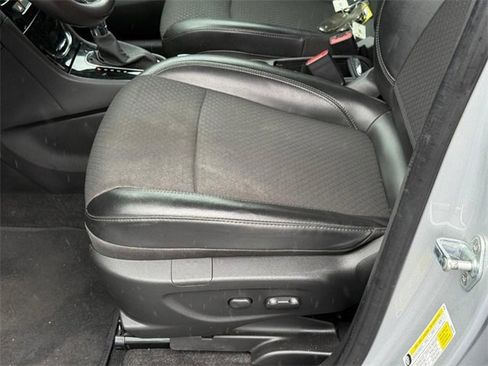 Used 2022 Buick Encore Preferred image 17