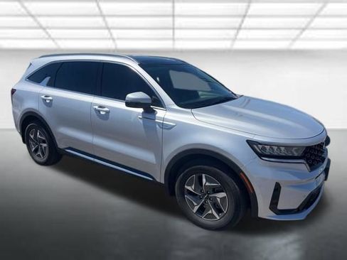 Used 2022 Kia Sorento EX w/ Panoramic Sunroof Package image 2