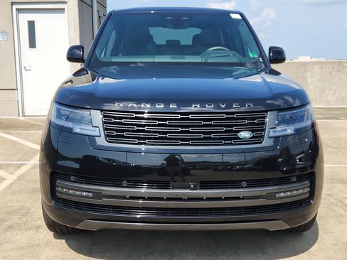 New 2025 Land Rover Range Rover SE image 8