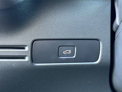 New 2026 Volvo XC40 B5 Ultra w/ Climate Package image 24