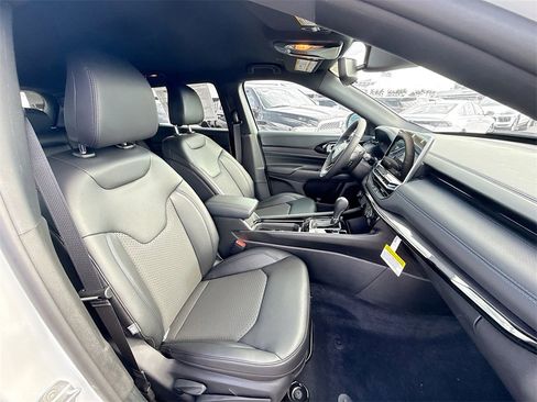 New 2026 Jeep Compass Latitude image 30