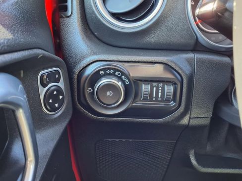 Used 2020 Jeep Wrangler Unlimited Rubicon w/ Quick Order Package 28Y Recon image 17