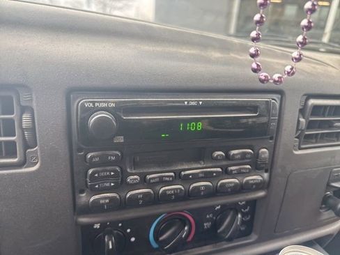 Used 2004 Ford F250 XLT image 8