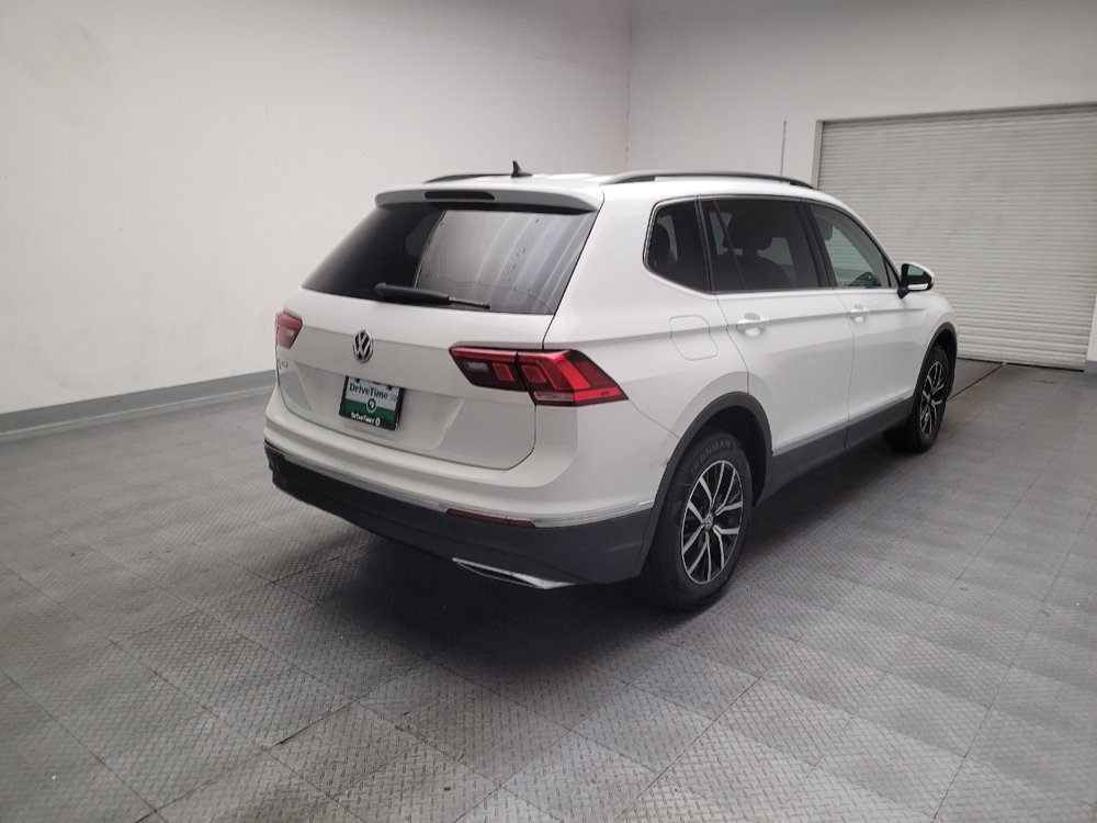 Used 2021 Volkswagen Tiguan SE w/ Panoramic Sunroof Package FWD image 9
