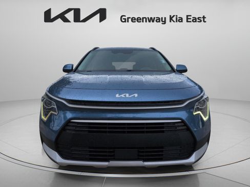 Certified 2023 Kia Niro EX FWD image 11