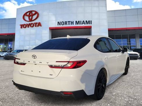Used 2025 Toyota Camry SE FWD image 4