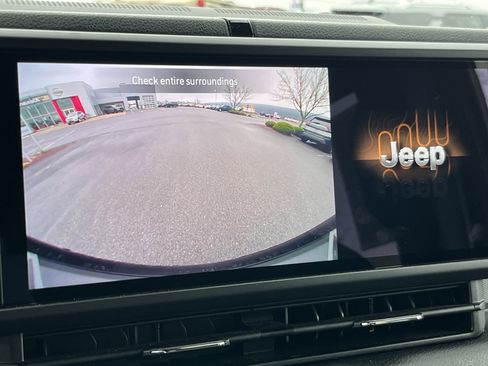 Used 2024 Jeep Wrangler Unlimited w/ Convenience Group image 28