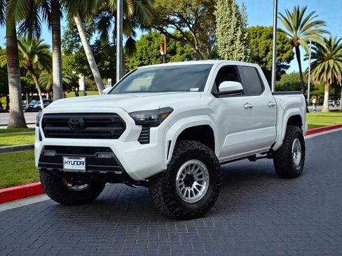 Used 2025 Toyota Tacoma SR5 RWD image 2