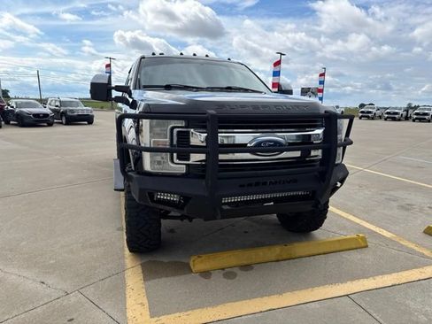 Used 2018 Ford F250 XLT w/ XLT Premium Package AWD/4WD image 13