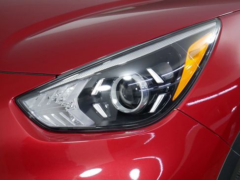 Used 2022 Kia Niro EX Premium FWD image 14