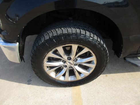 Used 2015 Ford F150 XLT w/ Equipment Group 302A Luxury image 3