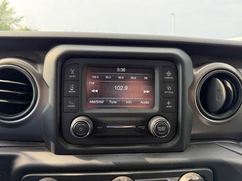 Used 2019 Jeep Wrangler Sport AWD/4WD image 17