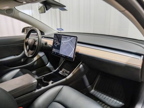 Used 2019 Tesla Model 3 Standard Range Plus image 22