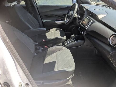 Used 2019 Nissan Kicks SV FWD image 27