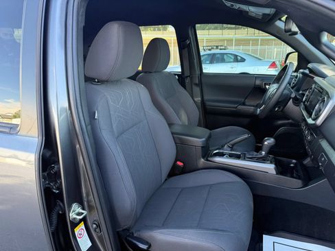 Used 2019 Toyota Tacoma TRD Sport AWD/4WD image 20