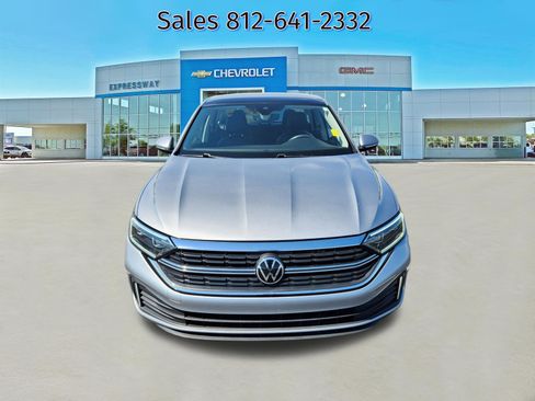 Used 2022 Volkswagen Jetta SEL FWD image 2