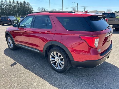 Used 2020 Ford Explorer XLT w/ Equipment Group 202A AWD/4WD image 5
