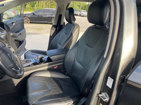 Used 2017 Ford Edge Titanium FWD image 39
