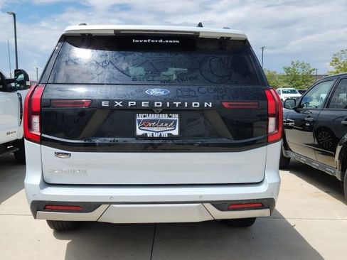 Used 2025 Ford Expedition Platinum AWD/4WD image 2